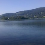 Wunderschön gelegen im bayerischen Oberland: Der Schliersee bietet tolle Bademöglichkeiten für Zwei- und Vierbeiner